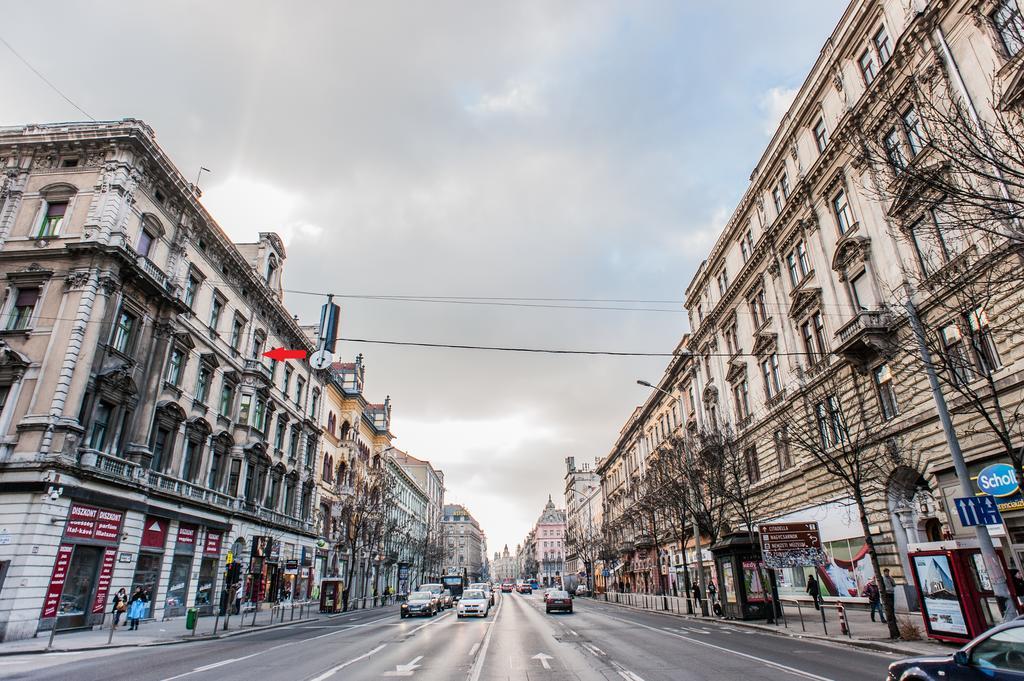 Apartament In Iii. *