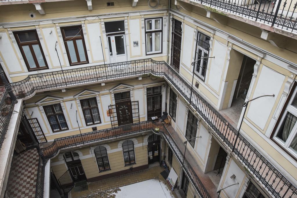 In Iii. Budapeszt