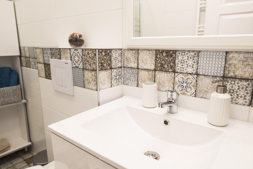Apartament In Iii. *