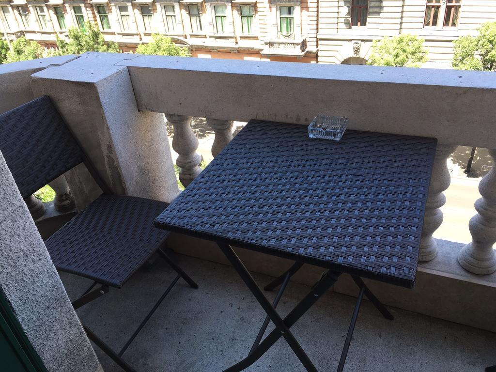 Apartament In Iii. *